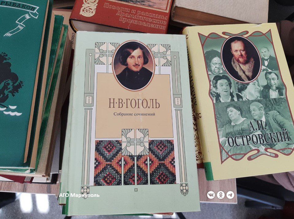 Москвичи пополнили книжный фонд мариупольской школы № 41 Москвичи пополнили книжный фонд мариупольской школы № 41