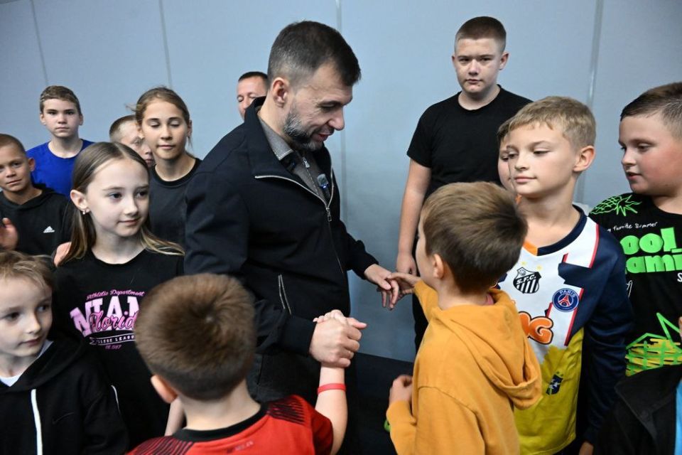 Денис Пушилин: Вместе с российскими журналистами и блогерами посетили отстроенную после украинской агрессии Волноваху Денис Пушилин: Вместе с российскими журналистами и блогерами посетили отстроенную после украинской агрессии Волноваху