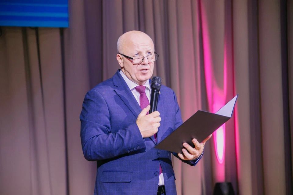 С профессиональным праздником педагогический состав города Мариуполя поздравили Губернатор Санкт-Петербурга Александр Дмитриевич Беглов и Председатель Законодательного Собрания Александр Николаевич Бельский С профессиональным праздником педагогический состав города Мариуполя поздравили Губернатор Санкт-Петербурга Александр Дмитриевич Беглов и Председатель Законодательного Собрания Александр Николаевич Бельский