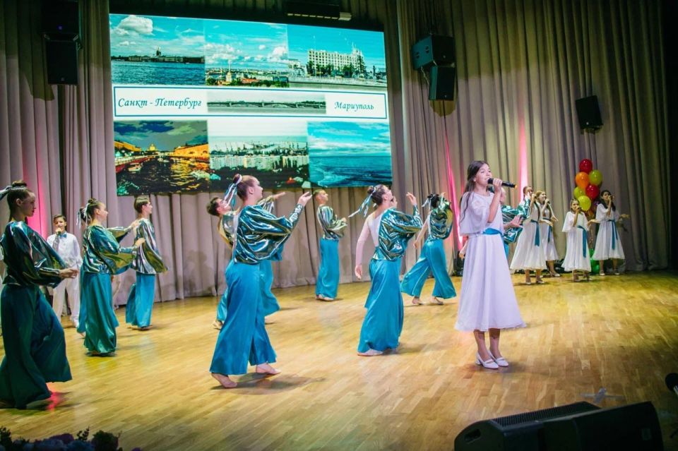 С профессиональным праздником педагогический состав города Мариуполя поздравили Губернатор Санкт-Петербурга Александр Дмитриевич Беглов и Председатель Законодательного Собрания Александр Николаевич Бельский С профессиональным праздником педагогический состав города Мариуполя поздравили Губернатор Санкт-Петербурга Александр Дмитриевич Беглов и Председатель Законодательного Собрания Александр Николаевич Бельский