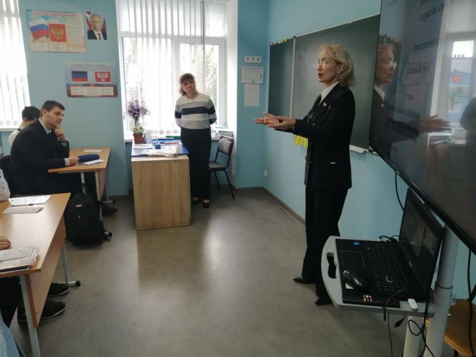 2 октября 2025 г. в Мариуполе, в рамках Азовского форума развития, доцент кафедры международной экономики и маркетинга ДонНТУ, координатор работы Лиги Преподавателей Высшей Школы в воссоединенных регионах Полякова Эллона... 2 октября 2025 г. в Мариуполе, в рамках Азовского форума развития, доцент кафедры международной экономики и маркетинга ДонНТУ, координатор работы Лиги Преподавателей Высшей Школы в воссоединенных регионах Полякова Эллона...