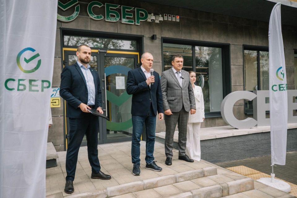 Антон Кольцов: В Мариуполе открылся новый полноформатный офис Сбера Антон Кольцов: В Мариуполе открылся новый полноформатный офис Сбера