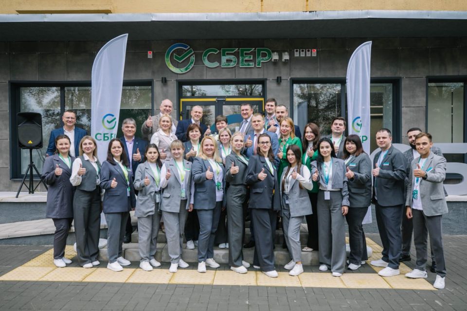 Антон Кольцов: В Мариуполе открылся новый полноформатный офис Сбера Антон Кольцов: В Мариуполе открылся новый полноформатный офис Сбера