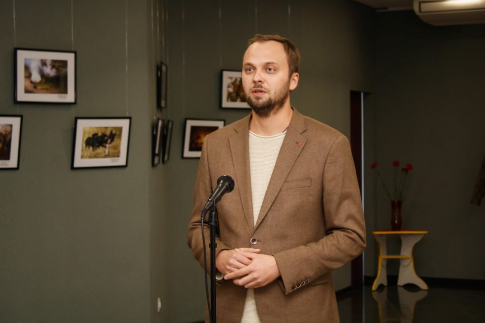 В Донецком республиканском краеведческом музее открылась выставка фоторабот «Дмитрий Смольников: неслучайные штрихи» В Донецком республиканском краеведческом музее открылась выставка фоторабот «Дмитрий Смольников: неслучайные штрихи»