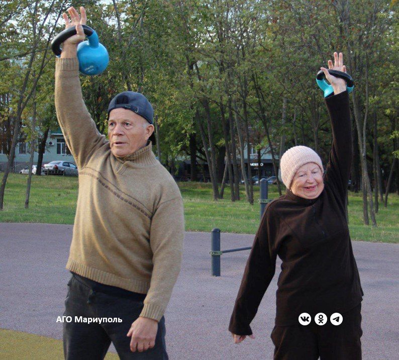 Для мариупольцев провели тренировку на открытом воздухе Для мариупольцев провели тренировку на открытом воздухе