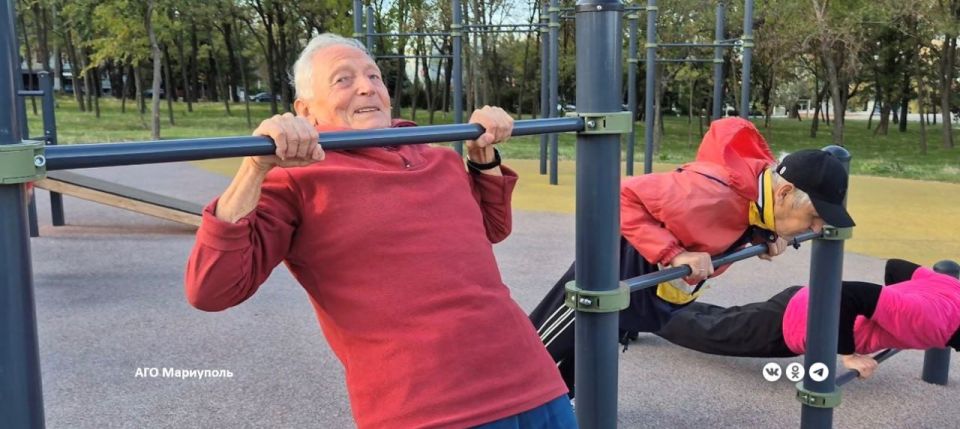 Для мариупольцев провели тренировку на открытом воздухе Для мариупольцев провели тренировку на открытом воздухе