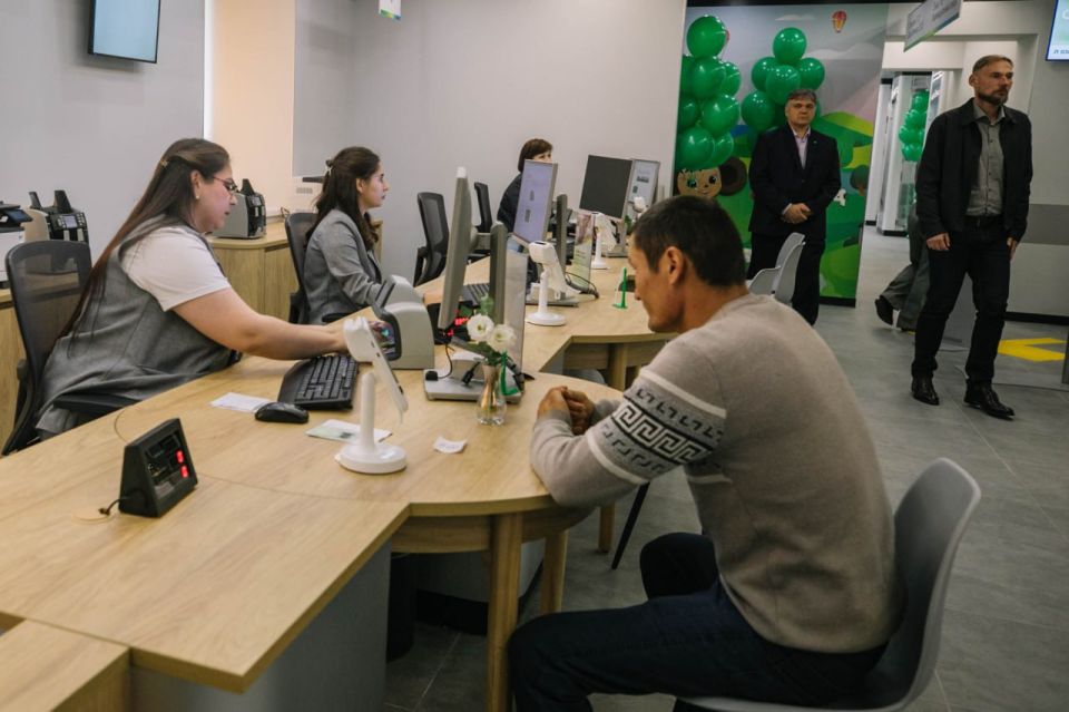 Антон Кольцов: В Мариуполе открылся новый полноформатный офис Сбера Антон Кольцов: В Мариуполе открылся новый полноформатный офис Сбера