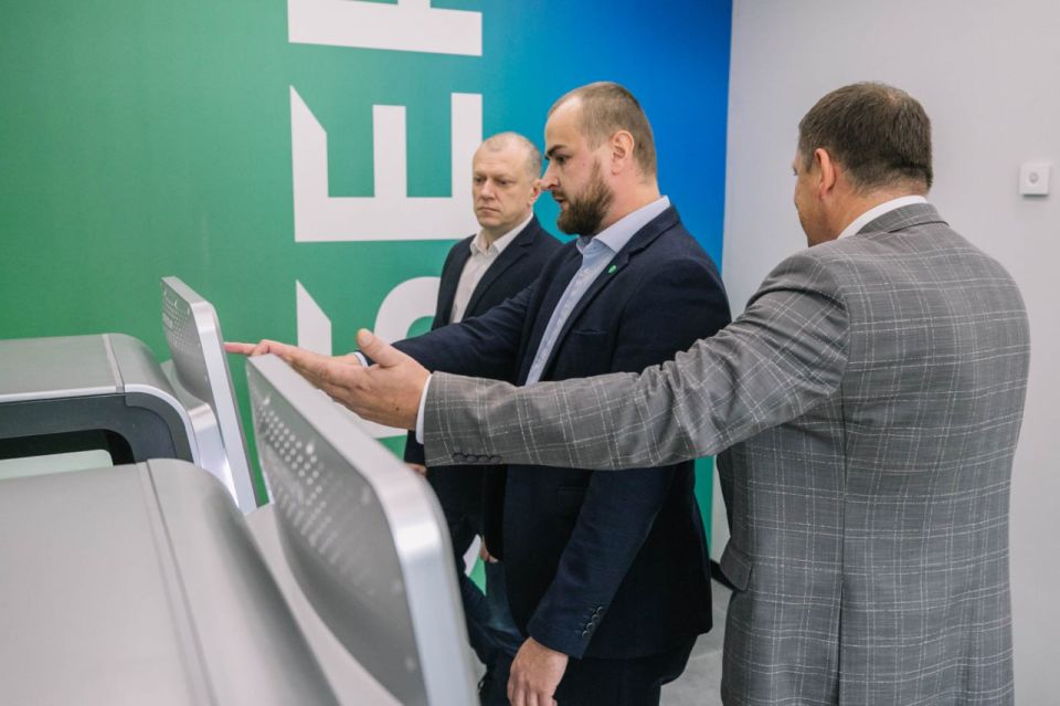 Антон Кольцов: В Мариуполе открылся новый полноформатный офис Сбера Антон Кольцов: В Мариуполе открылся новый полноформатный офис Сбера