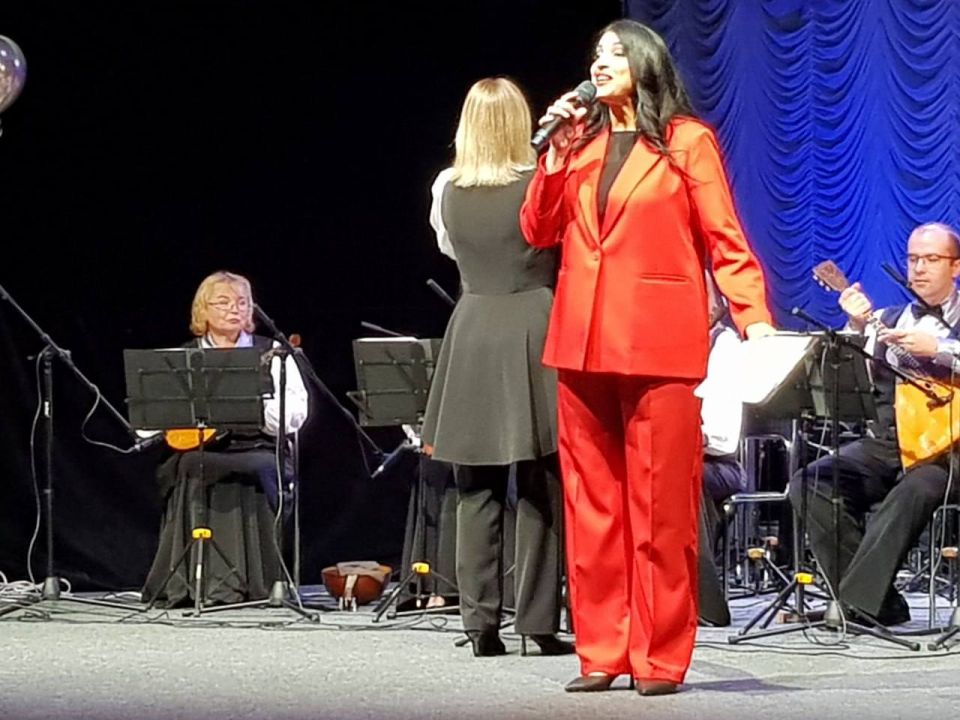 В Мариупольском драмтеатре состоялся концерт, посвященный Дню учителя