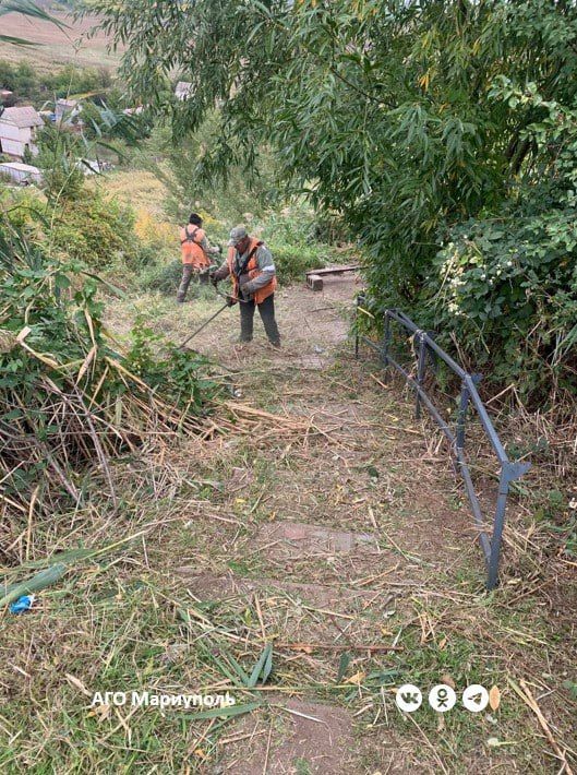 В Жовтневом районе Мариуполя провели экологическую акцию «Чистый родник» В Жовтневом районе Мариуполя провели экологическую акцию «Чистый родник»