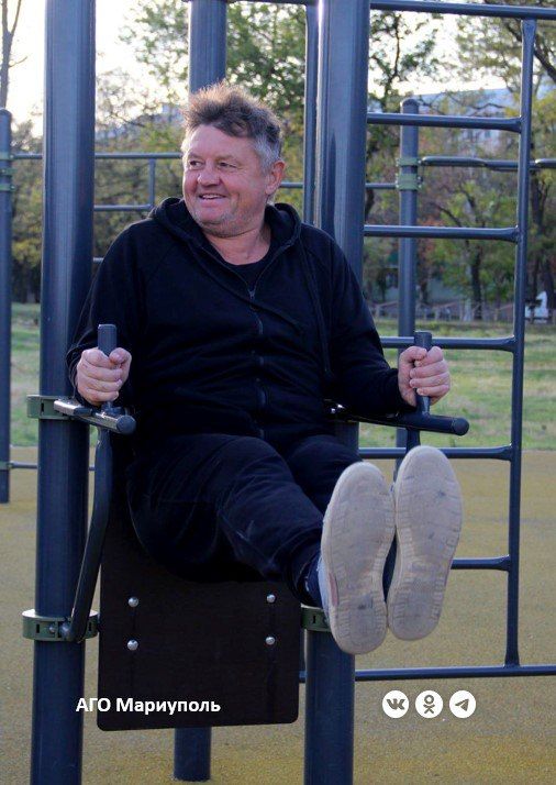 Для мариупольцев провели тренировку на открытом воздухе Для мариупольцев провели тренировку на открытом воздухе