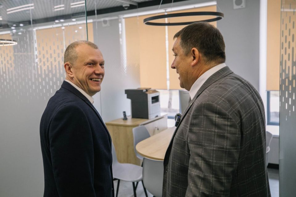 Антон Кольцов: В Мариуполе открылся новый полноформатный офис Сбера Антон Кольцов: В Мариуполе открылся новый полноформатный офис Сбера