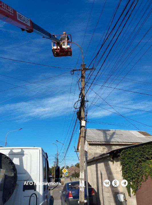 За неделю энергетики отремонтировали в Мариуполе более 800 метров воздушных линий За неделю энергетики отремонтировали в Мариуполе более 800 метров воздушных линий