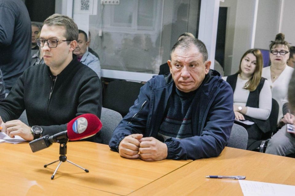 Антон Кольцов: Вместе с финалистом кадрового конкурса «Донбасс. СВОИ Герои» Василием Мечковским провели еженедельное аппаратное совещание Антон Кольцов: Вместе с финалистом кадрового конкурса «Донбасс. СВОИ Герои» Василием Мечковским провели еженедельное аппаратное совещание