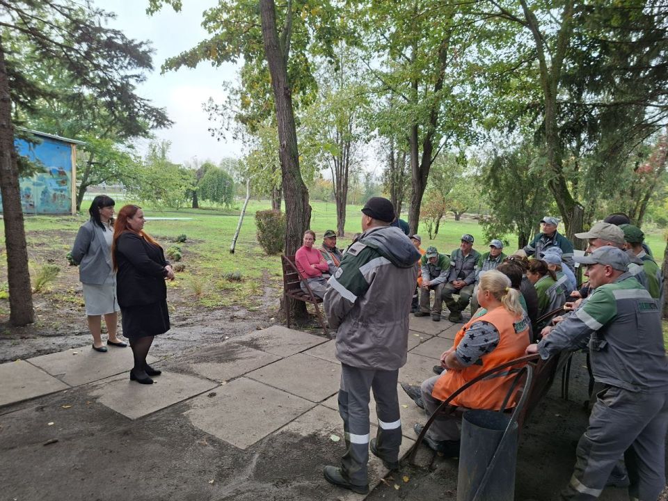 Состоялась встреча первого заместителя руководителя Управы Ильичевского внутригородского района города Мариуполь Соломиной Татьяны с трудовым коллективом МУП "Зеленстрой"