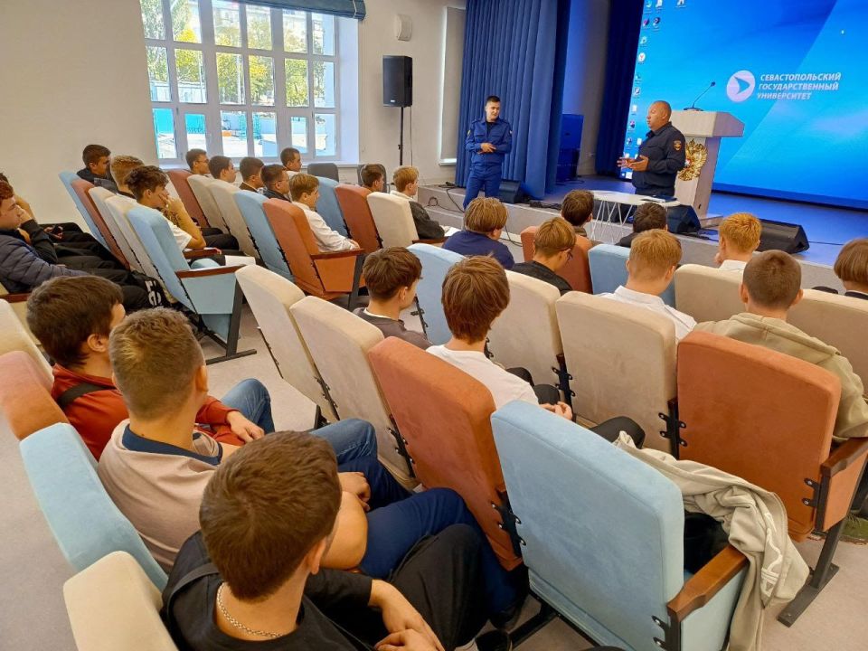 Сотрудники транспортной полиции Мариуполя провели профилактические беседы со студентами