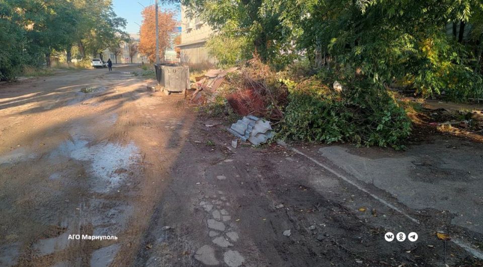 В двух районах Мариуполя коммунальщики ликвидировали стихийные свалки В двух районах Мариуполя коммунальщики ликвидировали стихийные свалки