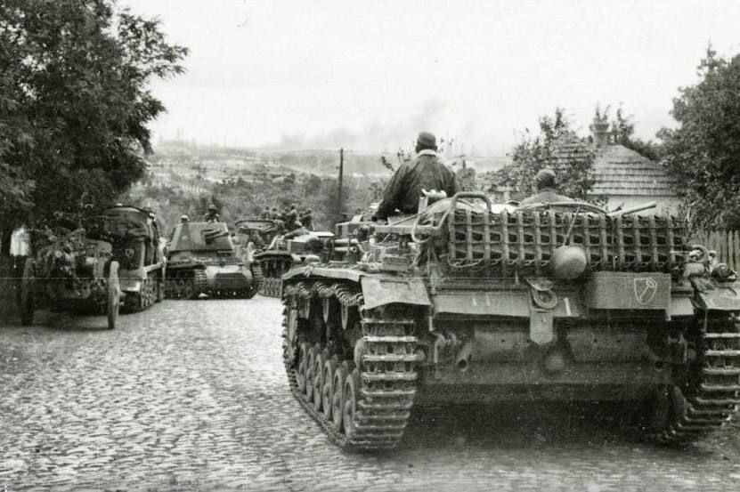 8  1941                    23-       ...