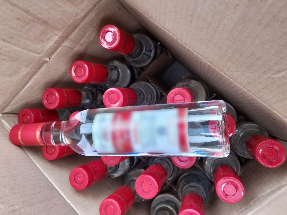 Изъяли 15 ящиков паленой водки