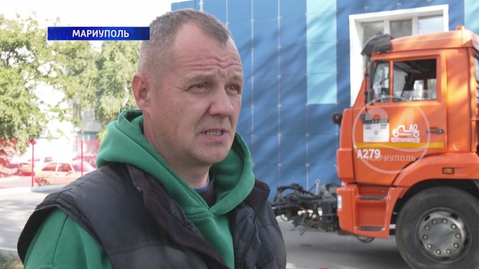 Автоцистерны ежедневно наполняют емкости на социально важных объектах Мариуполя