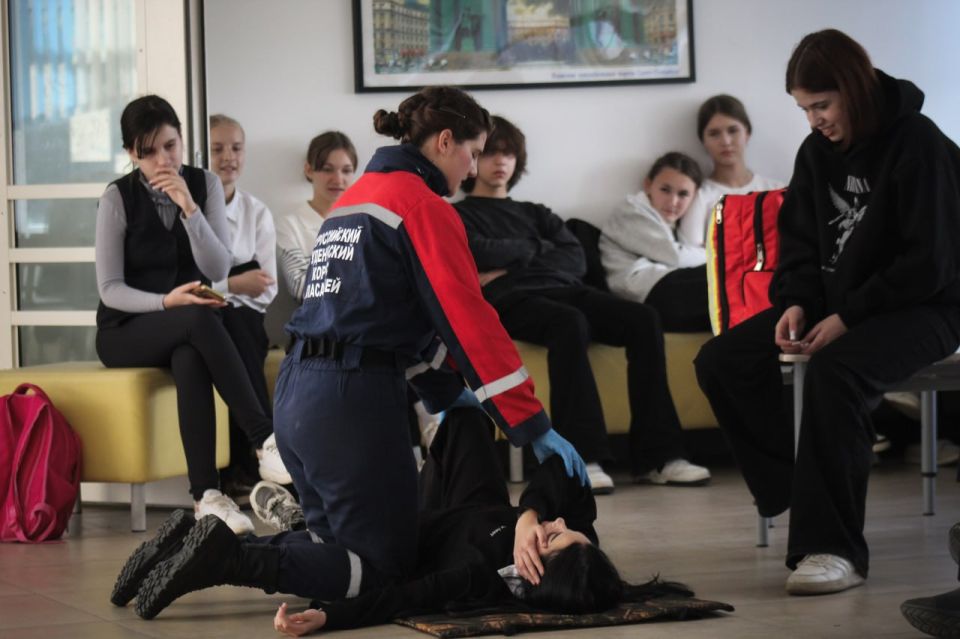 В мариупольской школе №7 прошел мастер-класс в рамках проекта «Школа антитеррора» В мариупольской школе №7 прошел мастер-класс в рамках проекта «Школа антитеррора»