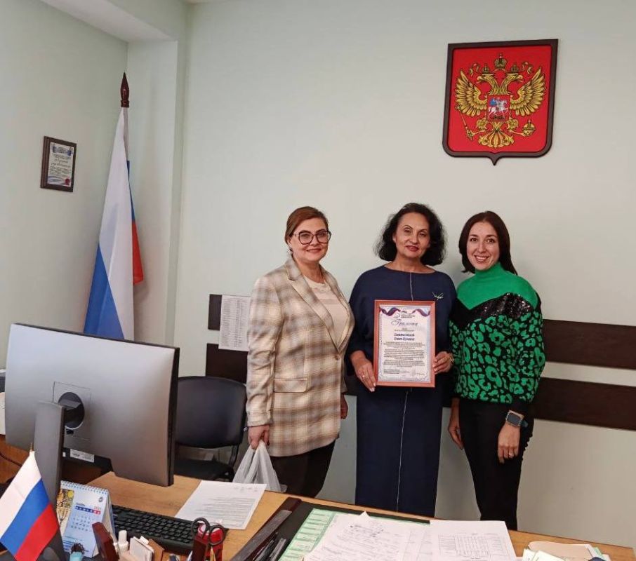 Партийный проект Женское движение Единой России в ДНР продолжает поздравлять наших учителей с профессиональным праздником Партийный проект Женское движение Единой России в ДНР продолжает поздравлять наших учителей с профессиональным праздником