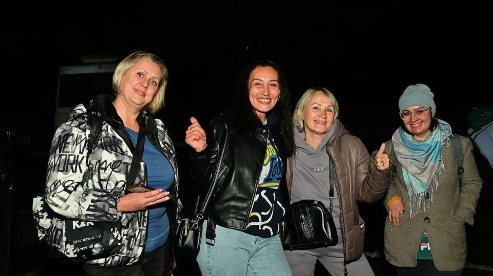 Болеем за наших!. В Евпатории проходит финал футбольного чемпионата «Содружество» Болеем за наших!. В Евпатории проходит финал футбольного чемпионата «Содружество»