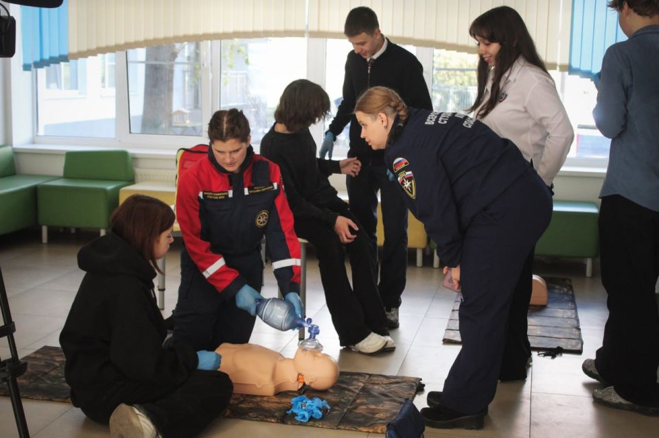 В мариупольской школе №7 прошел мастер-класс в рамках проекта «Школа антитеррора» В мариупольской школе №7 прошел мастер-класс в рамках проекта «Школа антитеррора»