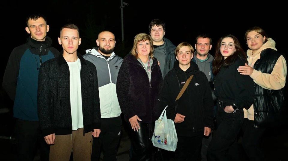 Болеем за наших!. В Евпатории проходит финал футбольного чемпионата «Содружество» Болеем за наших!. В Евпатории проходит финал футбольного чемпионата «Содружество»