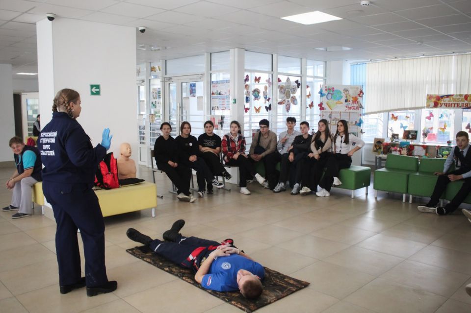 В мариупольской школе №7 прошел мастер-класс в рамках проекта «Школа антитеррора» В мариупольской школе №7 прошел мастер-класс в рамках проекта «Школа антитеррора»