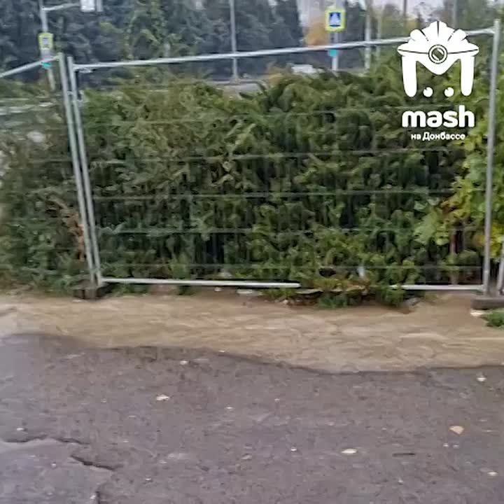 Утонувший в лужах Мариуполь передаёт дождливую эстафету Луганску