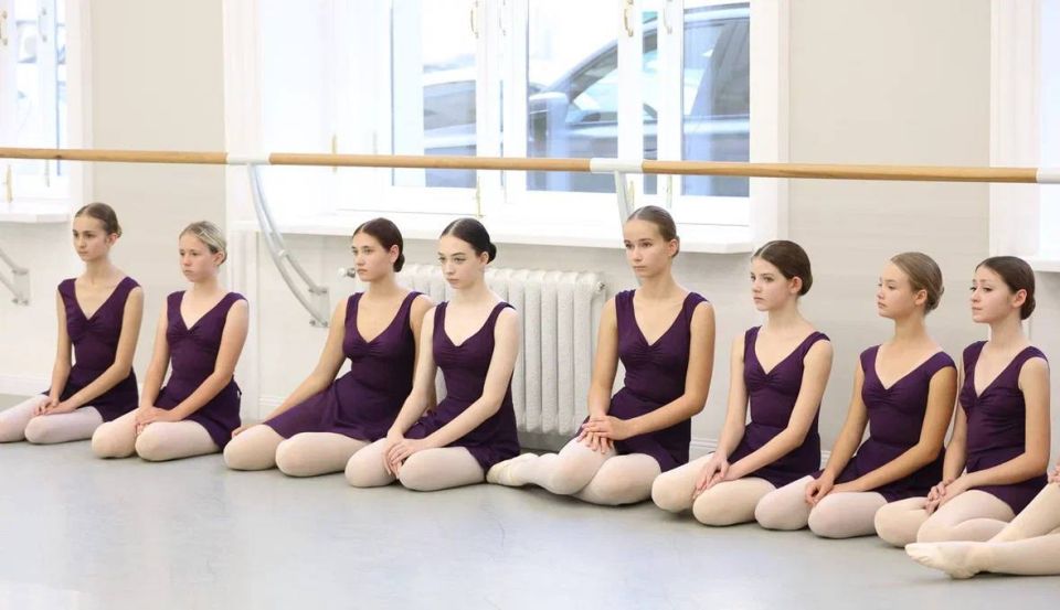 В Санкт-Петербурге завершилась творческая программа для юных балерин из Мариуполя В Санкт-Петербурге завершилась творческая программа для юных балерин из Мариуполя