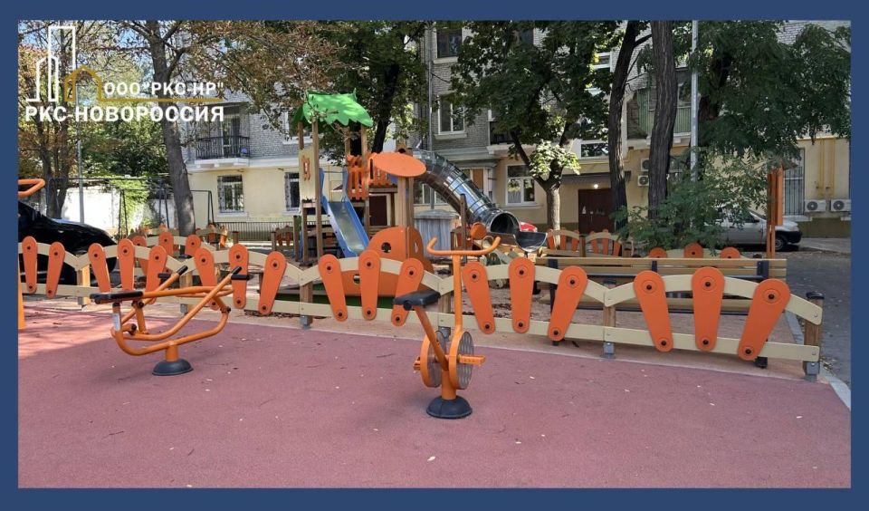 Завершено благоустройство территории вокруг дома по улице Апатова в Мариуполе