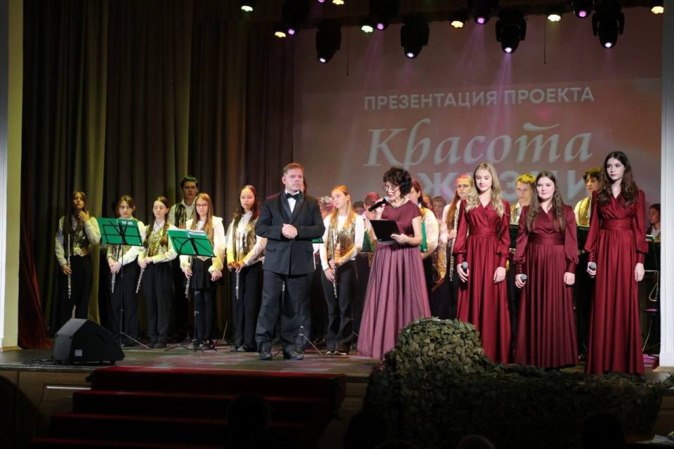 Петербургские художники передадут коллекцию картин музею в Мариуполе Петербургские художники передадут коллекцию картин музею в Мариуполе