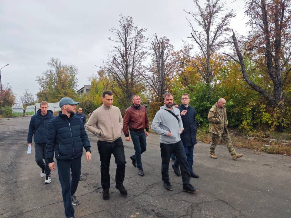 Представители Минстроя России в ДНР обсудили развитие региона Представители Минстроя России в ДНР обсудили развитие региона