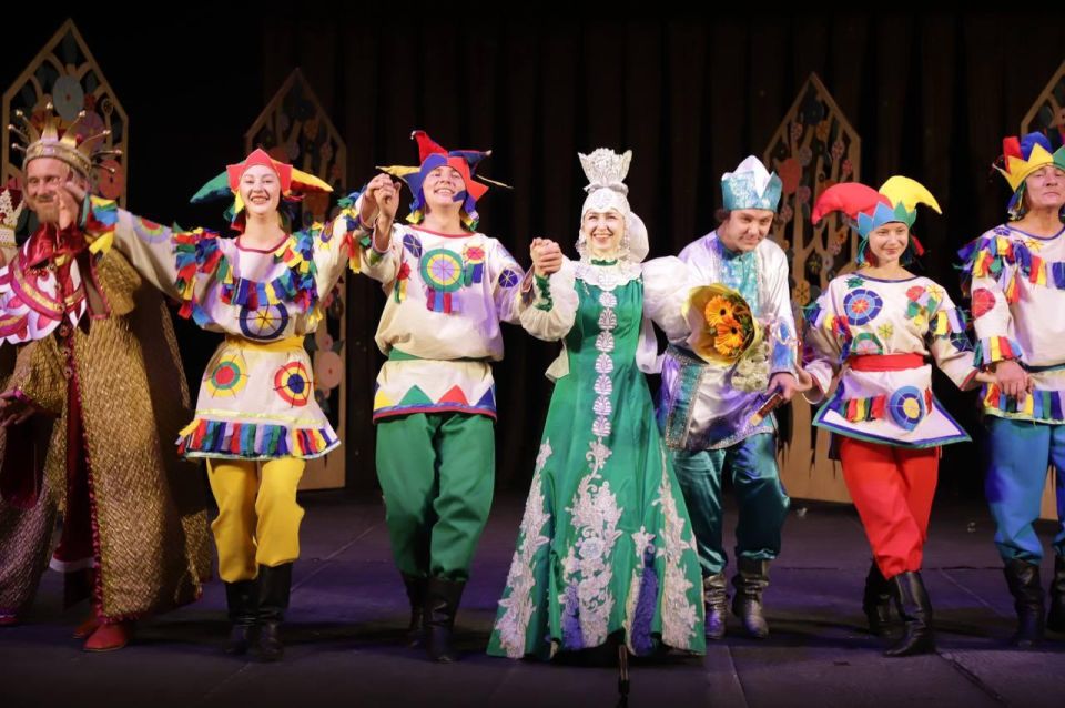 Артисты Мариупольского театра выступили в Кузбассе Артисты Мариупольского театра выступили в Кузбассе