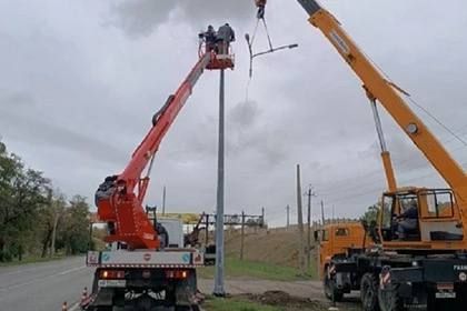 Энергетики модернизируют сети наружного освещения во всех районах Мариуполя