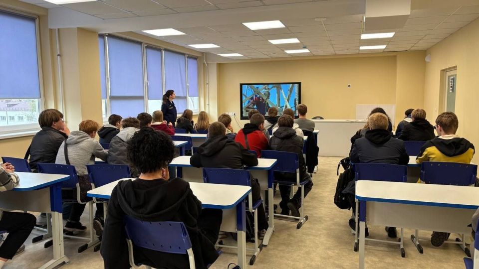 Добровольцы Мариупольского ССО ВСКС ПГТУ приняли участие в масштабном агитационном мероприятии в стенах своего университета Добровольцы Мариупольского ССО ВСКС ПГТУ приняли участие в масштабном агитационном мероприятии в стенах своего университета