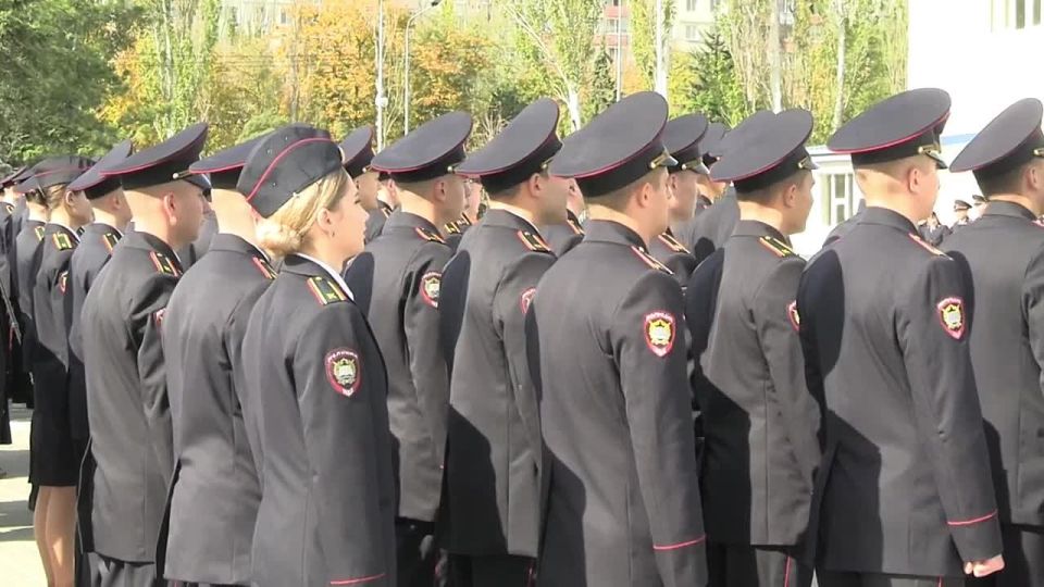 12345Более 60 будущих сотрудников полиции получили первые офицерские звания