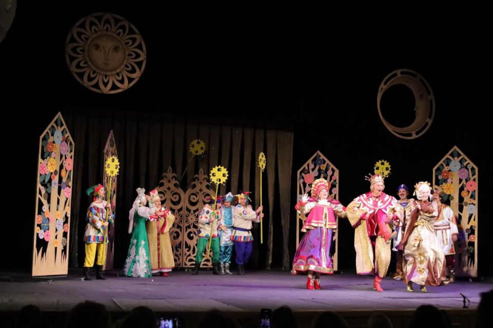 Мариупольский русский драматический театр побывал с гастролями в Сибири Мариупольский русский драматический театр побывал с гастролями в Сибири