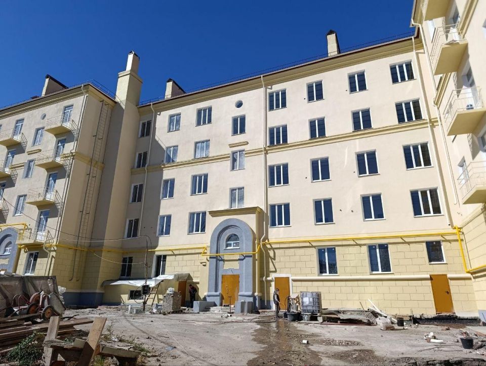 Ведется восстановление жилого здания на улице Артема в г. Мариуполе Ведется восстановление жилого здания на улице Артема в г. Мариуполе