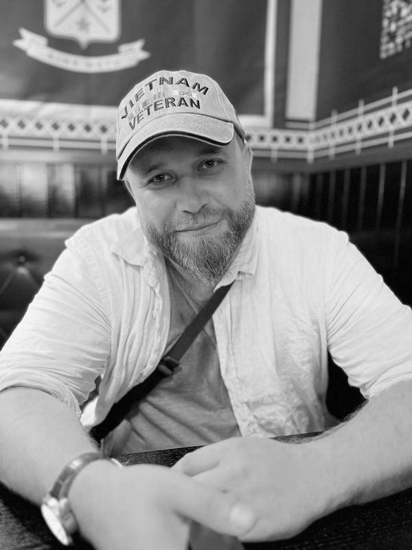 Военкор РИА Новости Иван Зуев в четверг погиб от удара украинского беспилотника в Запорожской области