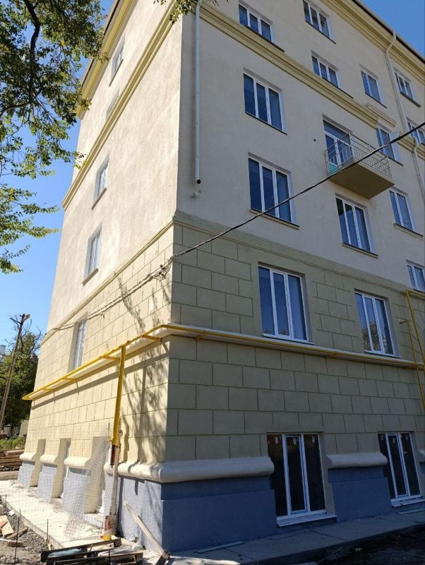 Ведется восстановление жилого здания на улице Артема в г. Мариуполе Ведется восстановление жилого здания на улице Артема в г. Мариуполе