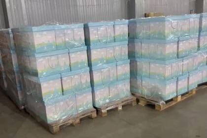 Санкт-Петербург передал Мариуполю 500 наборов для новорожденных