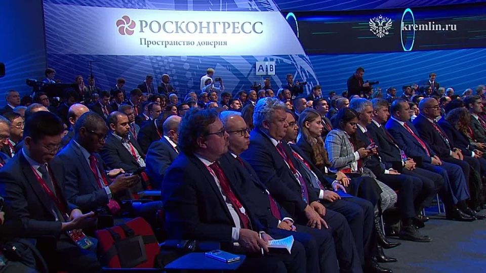 Владимир Путин: «Российский энергобаланс – один из самых зелёных в мире. Подавляющая доля электроэнергии в России, а именно 87 процентов, вырабатывается с минимальным или нулевым углеродным следом»