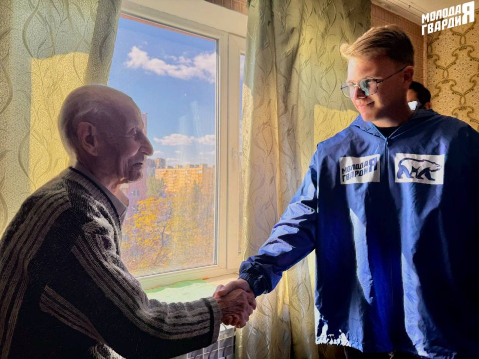 Команда «Молодой Гвардии» не устаёт навещать ветеранов, ведь память о подвиге старшего поколения — это то, что объединяет и вдохновляет нас всех