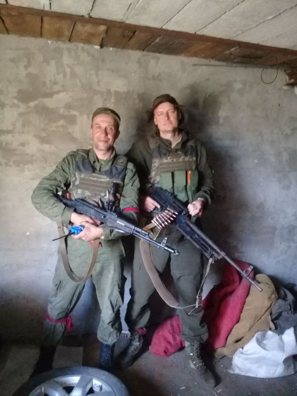 Бои за Мариуполь и за гладкие дороги: донецкий асфальтобетонщик рассказал о службе в зоне СВО и работе "на гражданке" Бои за Мариуполь и за гладкие дороги: донецкий асфальтобетонщик рассказал о службе в зоне СВО и работе "на гражданке"