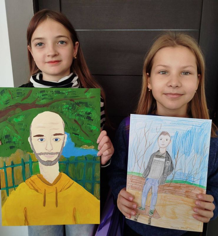 Сердца детей на холсте: выставка ко Дню отца Сердца детей на холсте: выставка ко Дню отца