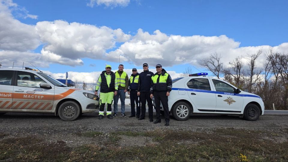 В Макеевке сотрудники ГАИ проводят совместные акции с работниками дорожных служб В Макеевке сотрудники ГАИ проводят совместные акции с работниками дорожных служб