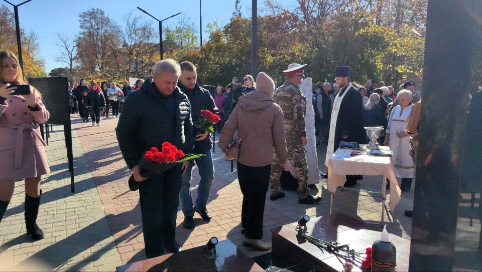 Аллею славы погибшим защитникам Донбасса открыли в Новом Свете Аллею славы погибшим защитникам Донбасса открыли в Новом Свете